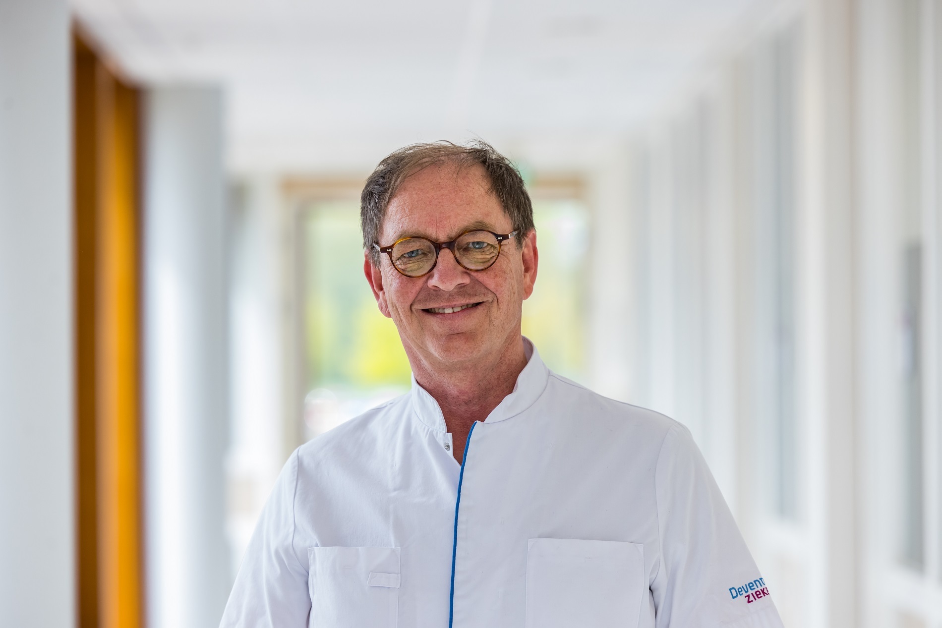 Xoroz emayotgan rus ayollarining fotosuratlari